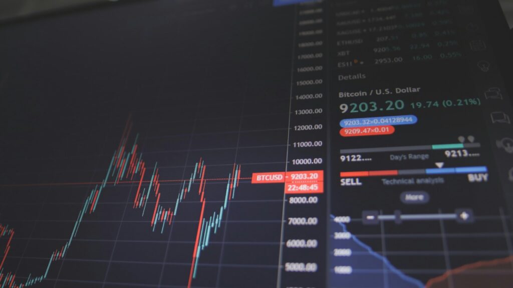 Bolsa-de-valores-acciones-1024x576 Producto de aranceles de Trump, Wall Street cierra con fuertes pérdidas este jueves