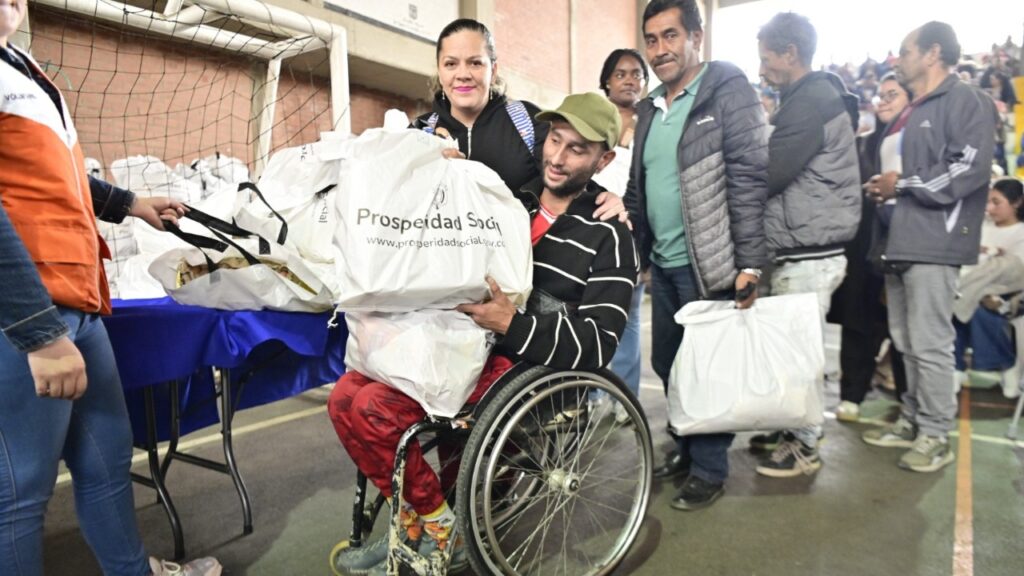 Beneficiarios de Hambre Cero de Prosperidad Social recibiendo su primera entrega en Bogotá