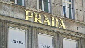 Fachada de una tienda de Prada