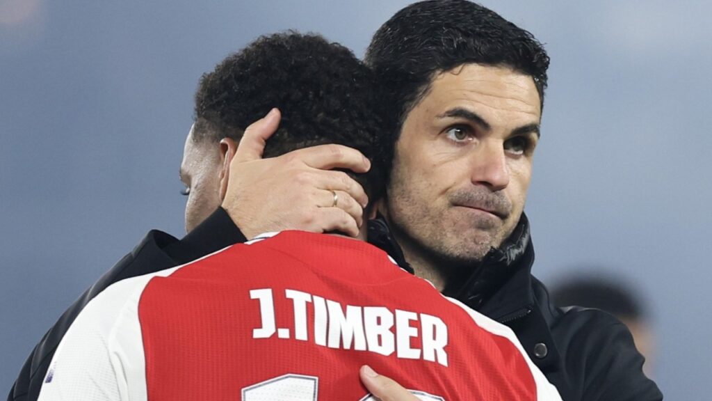 Arteta-consolando-a-Timber-en-PSG-vs.-Arsenal-1024x576 PSG le quita el sueño al Arsenal y clasifica a la final de la Champions