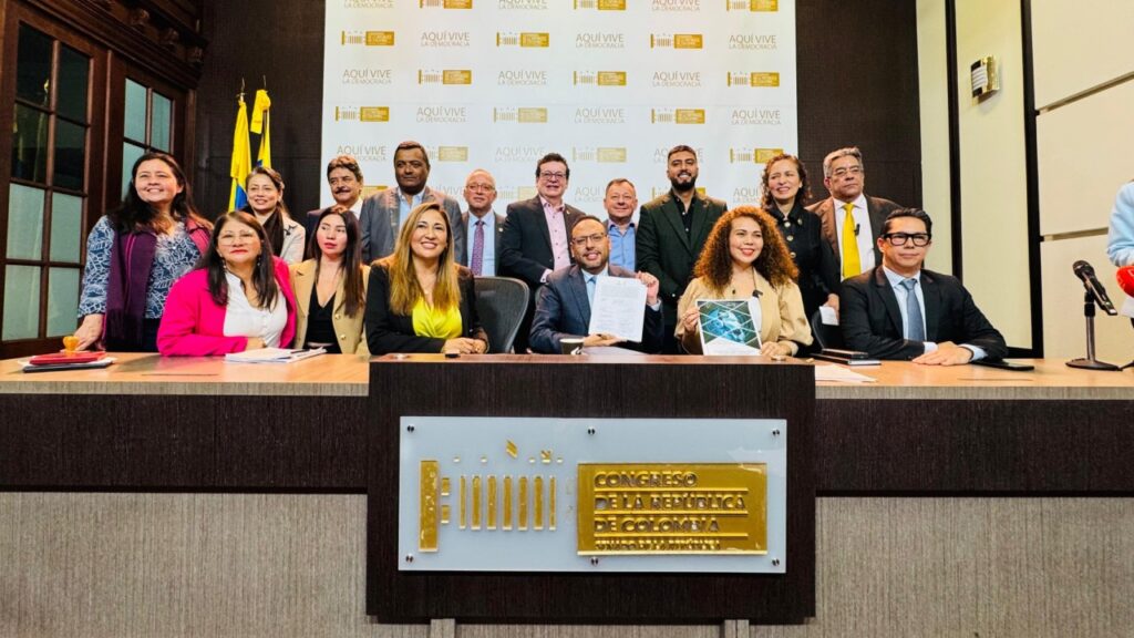 Ministros y congresistas radicando el proyecto de ley de IA en Colombia