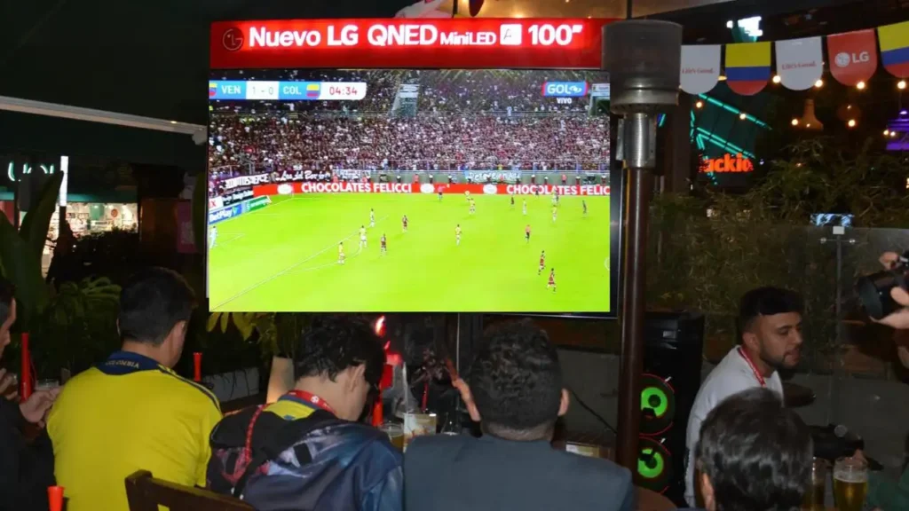 LG-QNED-Mini-LED-AI-de100-1024x576 Del estadio al sofá: así es como el LG QNED AI de 100” transforma la forma de ver fútbol en casa