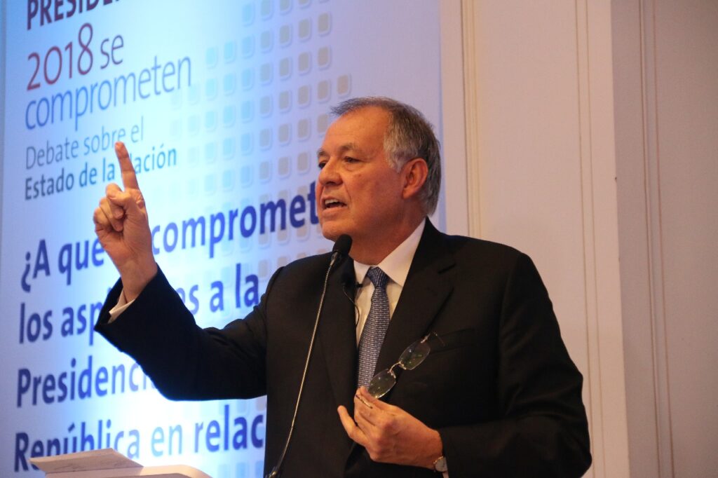 Alejandro Ordóñez interviene en un foro de la Universidad del Rosario en mayo de 2017; foto de archivo.