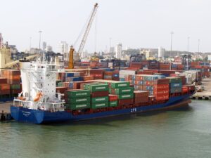 Portacontenedores CFS Paradero en Cartagena, Colombia, en febrero de 2009; imagen de referencia del comercio exterior.
