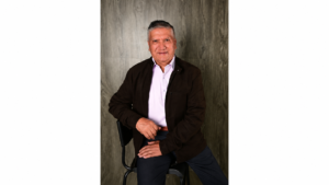 Mario Pérez Silva, autor de El silencio de mis pensamientos; fotografía suministrada por Editorial Planeta.
