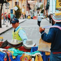 Vendedor ambulante en calles de Colombia