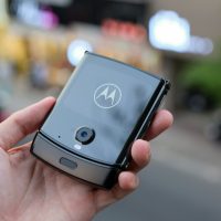 Celular Motorola en primer plano