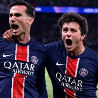 Jugadores del PSG celebrando su victoria frente al Arsenal