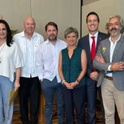 Precandidatos con gringos