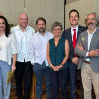 Precandidatos con gringos