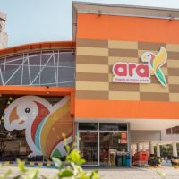 Fachada de Tiendas Ara