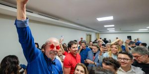 Luiz Inácio Lula da Silva con seguidores tras su reelección en São Paulo el 25 de octubre de 2026; foto de Ricardo Stuckert