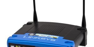 Router Linksys WRT54GS fotografiado por Evan-Amos en 2011; referencia temática de redes domésticas, sin relación con un operador investigado