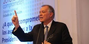 Alejandro Ordóñez interviene en un foro de la Universidad del Rosario en mayo de 2017; foto de archivo.