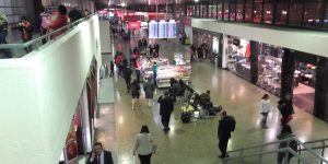 Interior del terminal aéreo El Dorado de Bogotá en junio de 2016, foto de EEIM; imagen temática sobre atención a viajeros