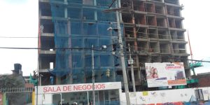 Edificio en construcción en Bogotá en abril de 2018, fotografía de EEIM; imagen temática, no identifica proyectos del anuncio de Camacol